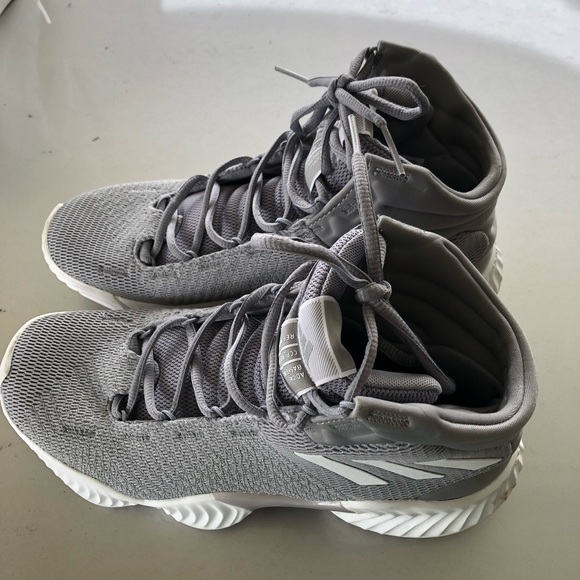 Adidas basketball shoes - Picture 4 of 8